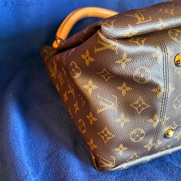 Louis Vuitton Monogram Artsy Shoulder Bag with Tan Handle - Picture 15 of 16